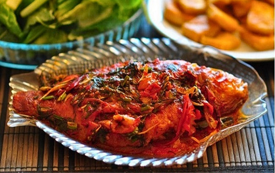 Fried fish with steamed rice