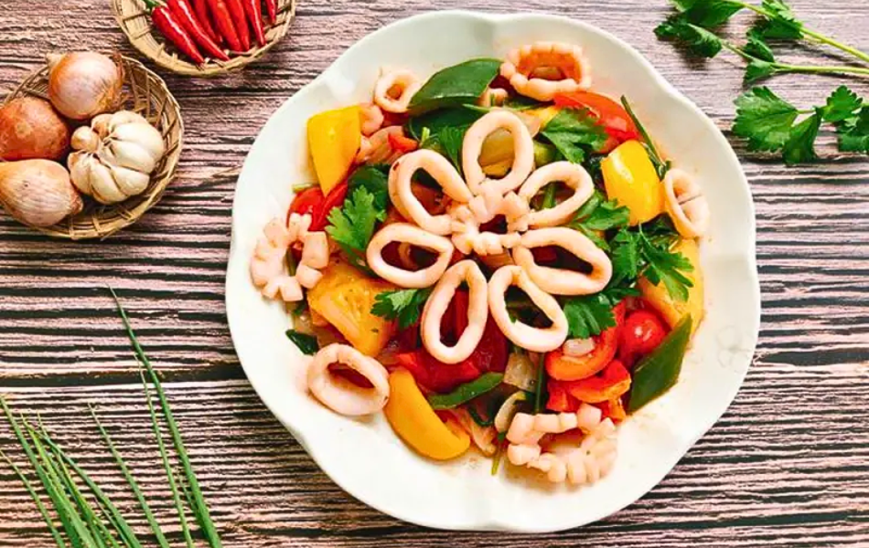 Stir fried squid with steamed rice
