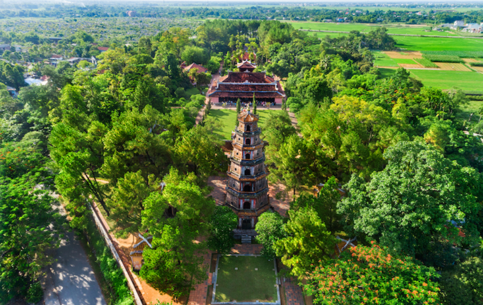 Visit Thien Mu Pagoda