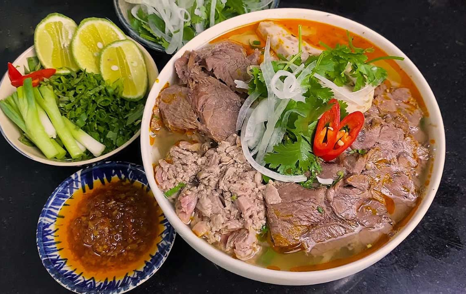 What is the history of Hue cuisine?
